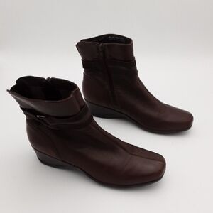 Clarsk  Brown Ankle Boots Leather Women 9.5M Casual Office Y2k Pull On  Comfort